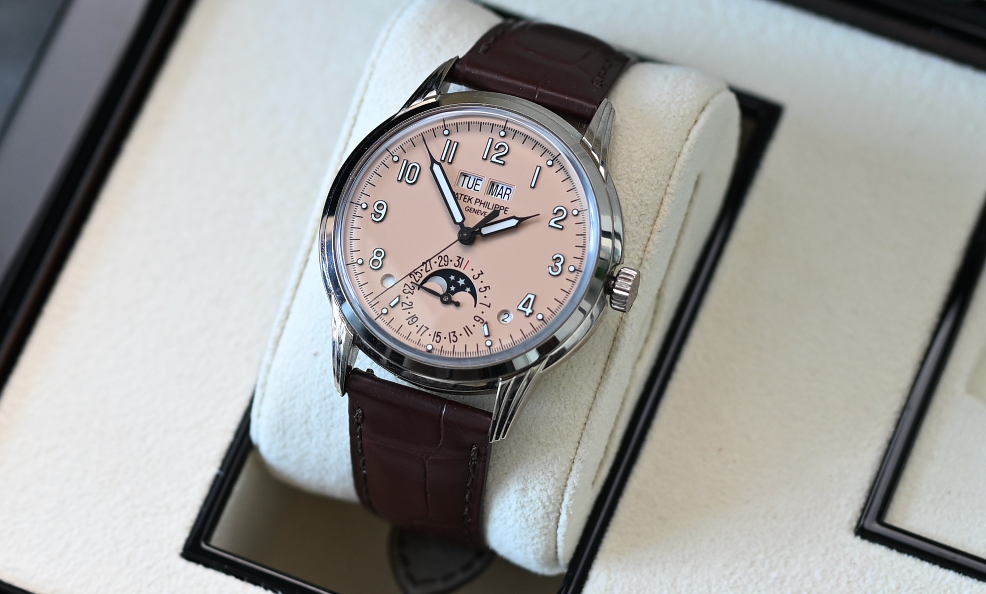 5320G Salmon Perpetual Calendar